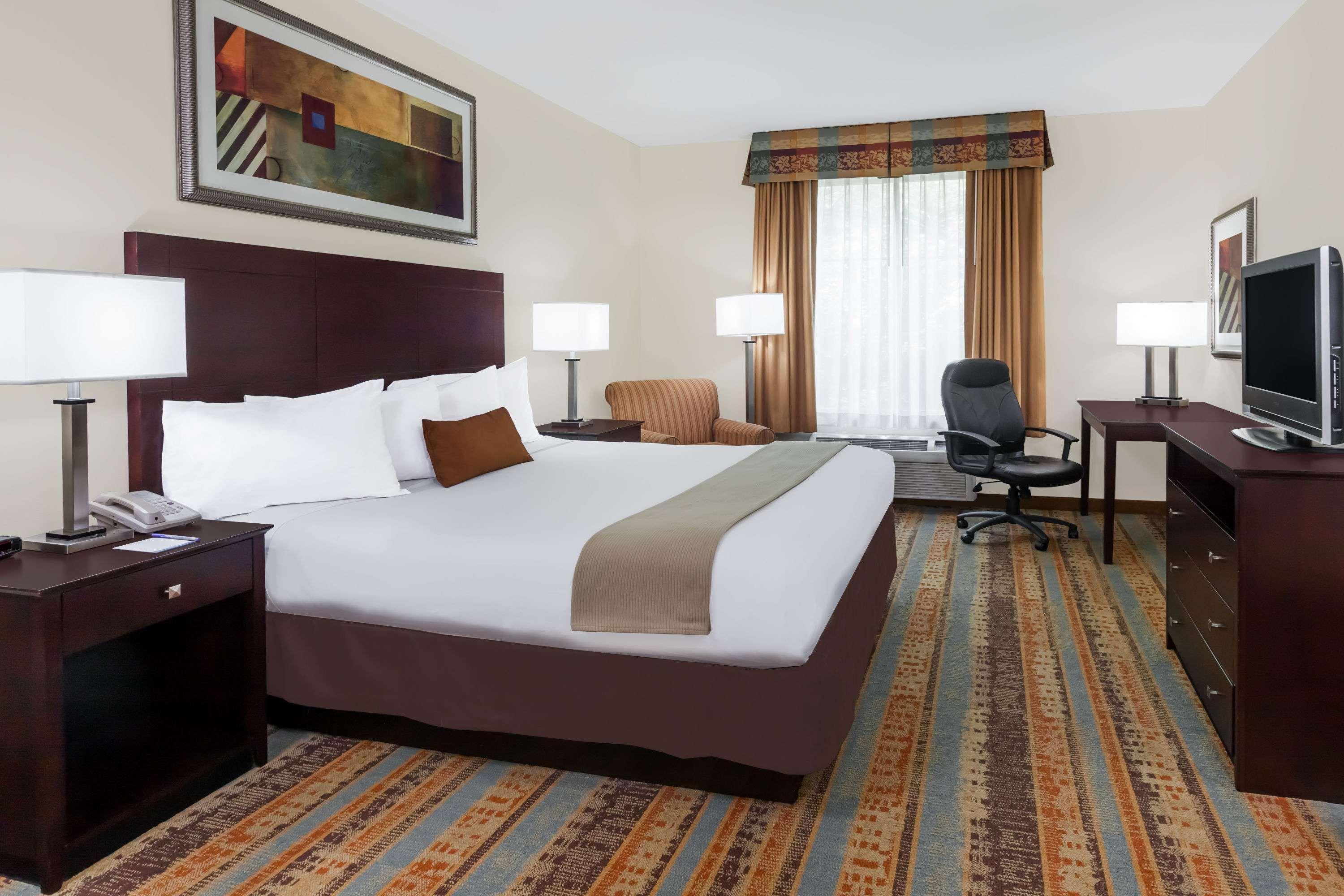 Baymont By Wyndham Hotel