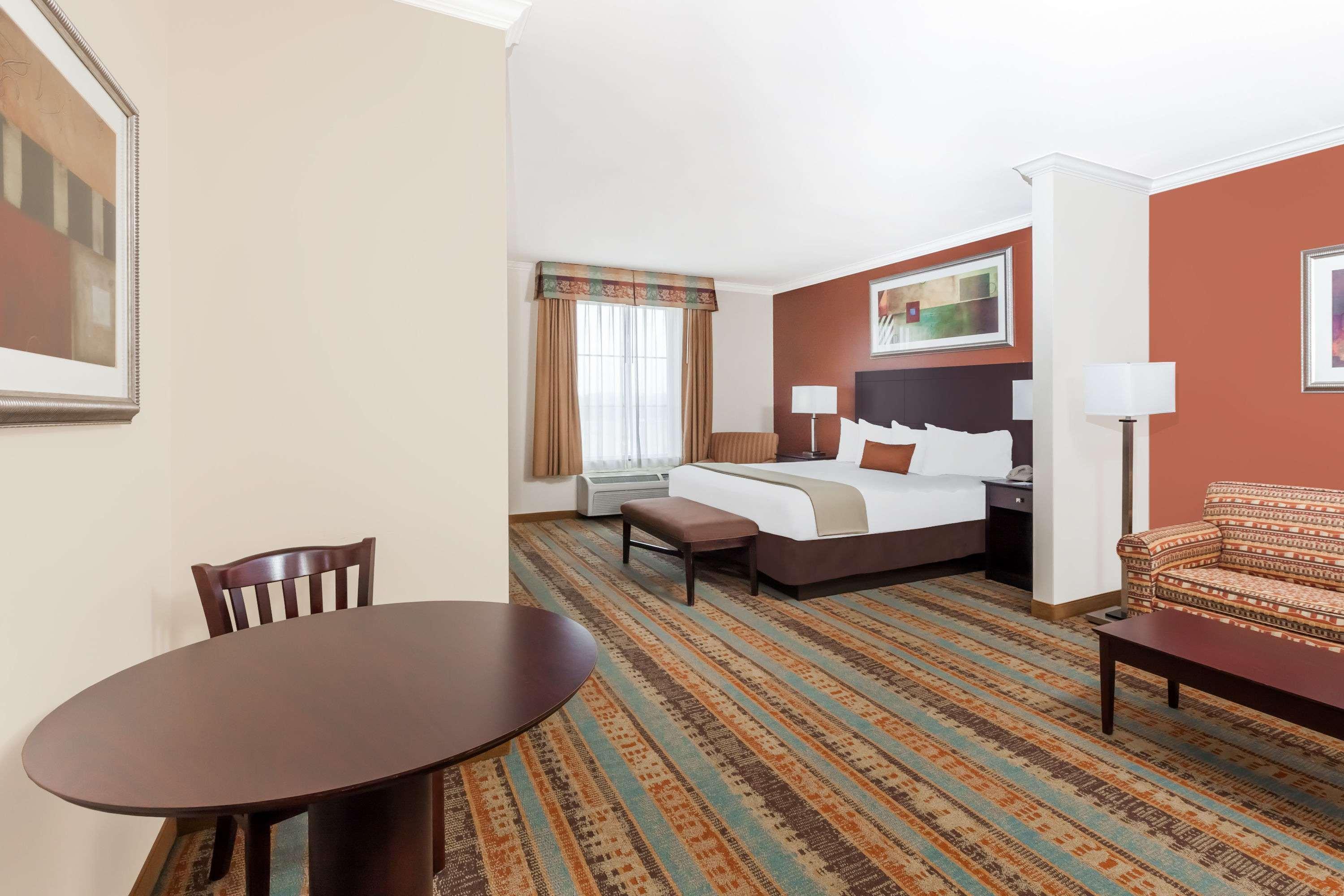 Hotel Baymont By Wyndham Henderson
